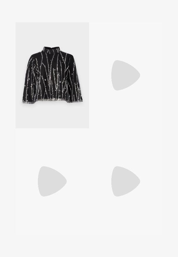 Top corto negro de cuello alto, con líneas verticales de lentejuelas plateadas, mangas transparentes y tejido texturizado.; Falda midi de cuero negra con un diseño elegante, que cuenta con un zipper frontal, dos bolsillos laterales y un acabado suave y texturizado.; Tacones slingback de cuero negro con punta afilada, tacón delgado y detalle decorativo de hebilla en la parte superior. Textura suave y diseño elegante.; Bolso de mano de cuero beige con una forma triangular estructurada, que cuenta con un asa de cadena plateada y un logotipo en cursiva de metal.