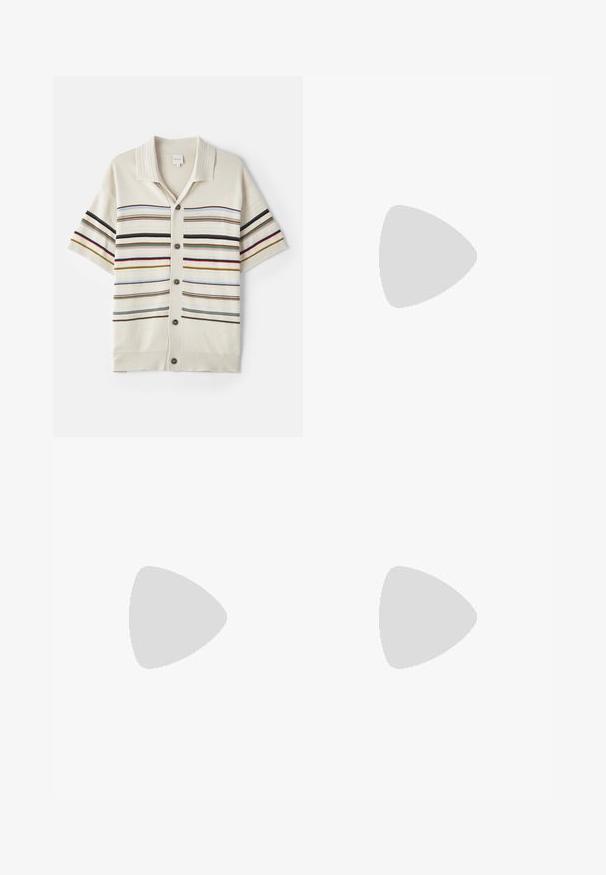Cardigan en tricot crème à manches courtes, avec fermeture à bouton, présentant des rayures horizontales de couleurs variées et un col et des poignets côtelés.; Pantalons droits beiges en mélange de coton. Dotés d'un design à cinq poches, de passants de ceinture et d'un bouton noir à la taille.; Baskets blanches avec des accents en daim, bout arrondi, lacets plats et semelle en caoutchouc crème. Présente une marque verte sur le talon.; Lunettes de soleil noires rectangulaires avec des verres foncés, monture en plastique épais, accents dorés sur les branches et logo de la marque gravé sur le bras.