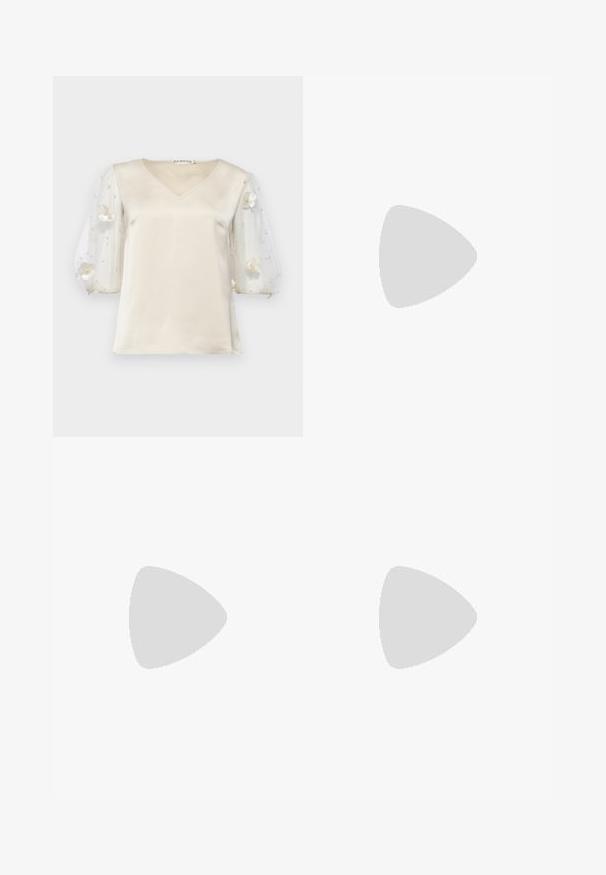 Ida Sjöstedt EXCLUSIVE RHIANNON  - Bluză - ivory; Pantaloni bej cu picioare largi dintr-un material neted, având talie înaltă și plisuri frontale subtile. Fără buzunare sau detalii de hardware vizibile.; Pantofi slingback din piele patent neagră, cu vârful ascuțit, tocul subțire și un design discret cu decupaj. Se evidențiază printr-un cataramă aurie pe curea.; Geantă din piele maro, tip crossbody, cu închidere cu clapetă, elemente din aur și curea din lanț. Textură netedă, formă rectangulară, detalii minime.