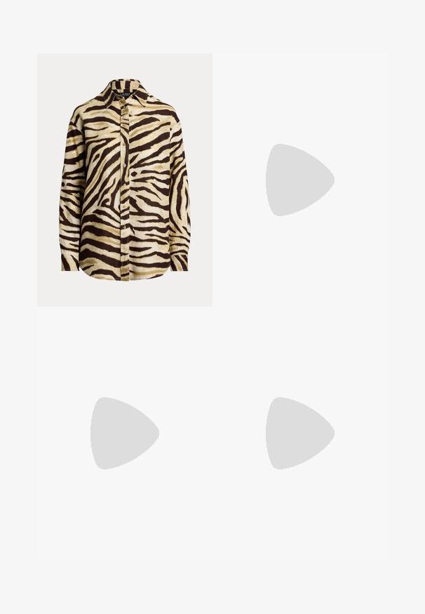 Koszula zapinana na guziki w lekkim materiale, z beżowym i ciemnobrązowym wzorem zebry, z kołnierzykiem w szpic i długimi rękawami.; Kremowa midi spódnica z czołowym rozcięciem, zamek błyskawiczny i pojedynczy detal w postaci guzika. Wykonana z gładkiego materiału z minimalnymi akcentami szwów.; Czarne skórzane szpilki z wąskim noskiem, niskim obcasem i gładką fakturą. Posiadają lekko otwarte przody i minimalne okucia z tyłu.; Czarna torba ze skóry z tłoczeniem w krokodylą skórę o zaokrąglonym kształcie, z akcentami ze złotego metalu, regulowanym paskiem oraz detalem logo z przodu.