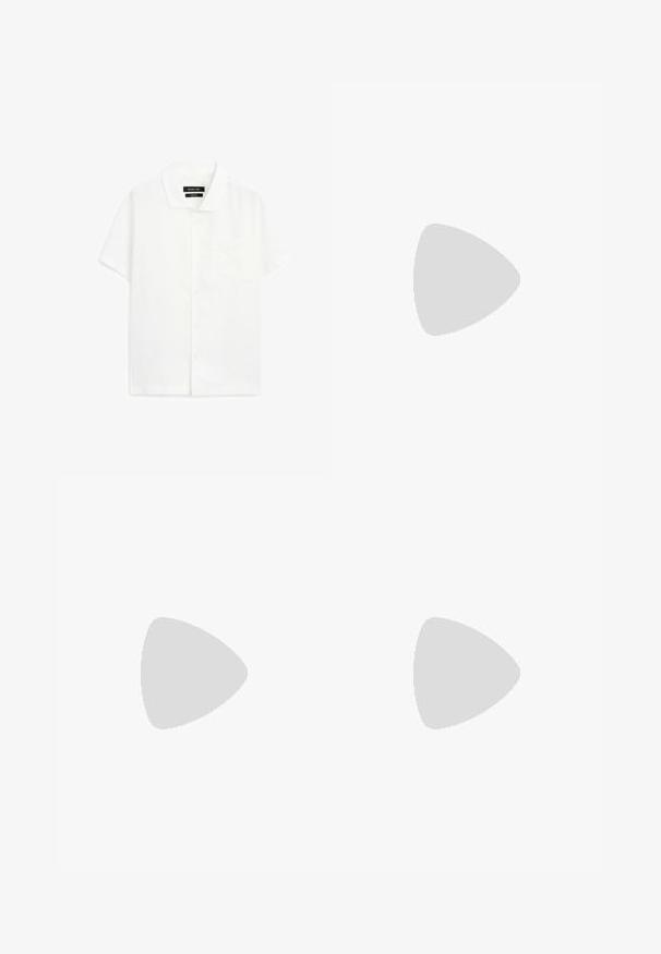 Camicia bianca a maniche corte realizzata in tessuto leggero, con colletto classico, chiusura con bottoni e una tasca sul petto.; Pantaloni corti in lino marrone con fronte piatto, due pieghe, chiusura con bottone e tasche. Taglio dritto con un design casual.; Mocassini in pelle nera con punta rotonda, texture arricciata nella parte anteriore e tacco basso impilato. Finitura liscia e design classico.; Occhiali da sole rettangolari neri con lenti scure, montatura in plastica lucida e piccoli dettagli firmati sulle tempie. Profilo piatto e angoli netti.