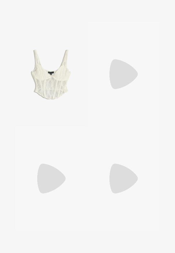 Top corset court en dentelle blanc cassé avec bretelles spaghetti ajustables, présentant des motifs floraux et un design structuré avec un bord festonné.; Shorts en lin beige clair avec une taille élastique, offrant une coupe ample et un ourlet simple. Texture lisse avec une finition naturelle subtile.; Sandales en cuir marron avec deux boucles ajustables, semelle en liège et semelle en caoutchouc texturé, portées pieds nus sur un sol en béton.; Sac à main en cuir marron foncé avec deux poignées supérieures, accents en matériel doré, un détail de fermeture à l'avant et des textures cousues sur les côtés.