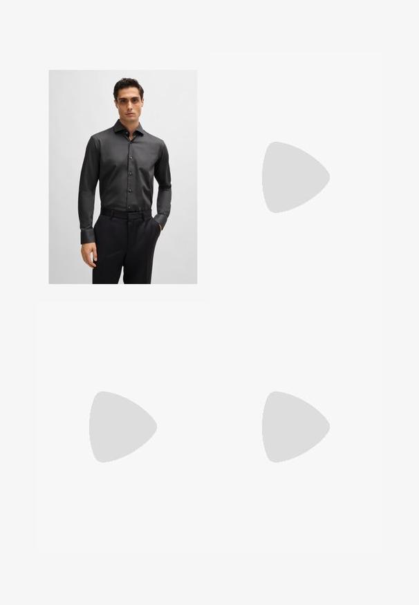 Camisa preta de dress com um brilho subtil, colarinho spread e fecho frontal com botões. Design ajustado com mangas longas e detalhes nos punhos.; Calças cinza-escuras ajustadas com um corte direito, apresentando bolsos laterais e uma textura subtil. Os fechos incluem um fecho éclair e passantes para cinto.; Mocassim de couro preto com costura estilo mocassin, uma faixa proeminente na parte superior e um salto baixo empilhado. Acabamento liso e bico arredondado.; Bolsa transversal de couro preto com acabamento texturizado, apresentando um fecho com zipper e alça ajustável. Aplicação do logotipo na parte frontal. Forma retangular.