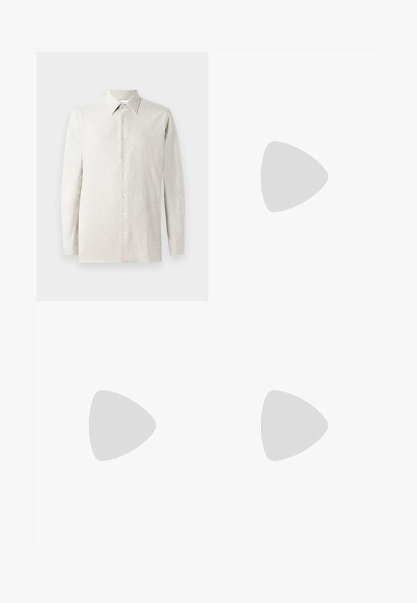 Chemise beige clair à manches longues en lin, dotée d'un col pointu, d'une fermeture à boutons complète et d'une texture lisse et subtile.; Pantalon bleu marine avec une coupe droite, taille élastique, devant plat et fermeture à un bouton. Tissu lisse.; Mocassin en cuir noir avec une finition brillante, bout arrondi, détails de couture subtils et semelle en caoutchouc épaisse pour la durabilité.; Malette en cuir noir avec des poignées supérieures doubles, une poche avant et une bandoulière amovible, arborant un logo discret en bas.
