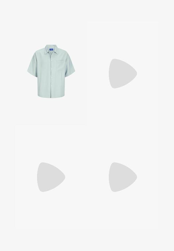 Camisa de manga corta en verde menta claro, con cuello, cierre frontal de botones y bolsillo en el pecho izquierdo. Tejido suave con un ajuste relajado.; Levi's® 517™ BOOTCUT - Vaqueros slim fit - bull rush; Zapatillas de ante gris claro con acentos blancos, una parte superior texturizada y una suela de goma. Los cordones son blancos y están situadas sobre un fondo neutro.; Gafas de sol con un marco de metal plateado, lentes rectangulares azules y varillas delgadas. Presentan acentos azules en las puntas de las patillas.