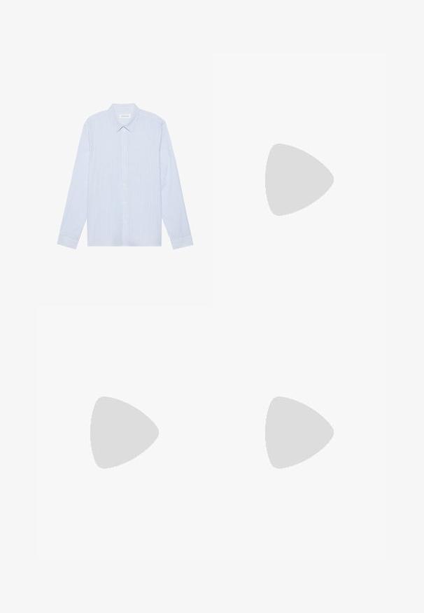 Chemise à manches longues à rayures bleu clair. Elle possède un col traditionnel, des boutons blancs et un tissu en mélange de coton lisse.; Pantalons vert olive fabriqués dans un tissu lisse et texturé. Présentent une coupe standard, une jambe droite et une taille classique avec passants de ceinture.; Chaussure oxford en cuir noir avec un design à lacets, bout rond, semelle en caoutchouc plate et détails de surpiqûre discrets le long du dessus.; Noeud papillon en tissu lisse, de largeur étroite et orné d'une pince à cravate en argent qui souligne son design.