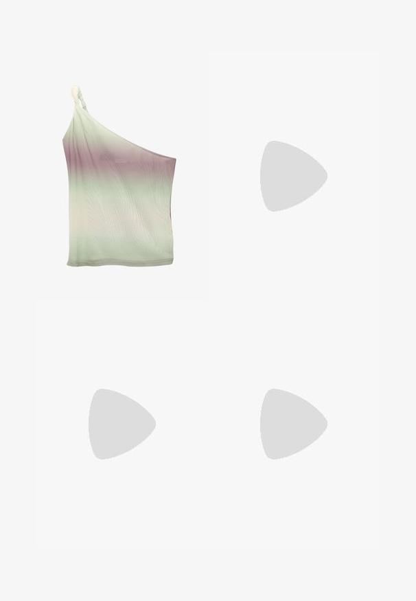 Haut asymétrique à une épaule en tissu léger et transparent. Présente un dégradé du vert à la lavande, avec une texture douce et lisse.; Pantalons larges rouges avec une taille élastique, fabriqués à partir d'un matériau léger et lisse. Le design ne présente aucun détail métallique visible ni motif.; Basket en cuir blanc avec un design bas, bout rond, détails perforés et semelle en caoutchouc texturée. Présente des accents gris sur la languette.; Lunettes de soleil noires rectangulaires avec des verres foncés, finition brillante, larges branches et un design de monture épaisse. Nom de marque gravé sur une branche.; COACH TABBY SHOULDER BAG 20 WITH PILLOW QUILTING - Sac bandoulière - sage