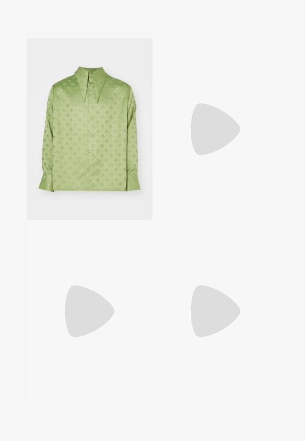 Sister Jane UNISEX - Košilová halenka  - green; Sukně s vysokým pasem a až na zem dlouhá, vyrobená z měkké, světle zelené tkaniny. Má shromážděné detaily po stranách pro texturu a splývavost.; Živé fialové vysoké boty do kolen s hladkým, matným povrchem. Masivní, strukturovaná podrážka s širokým podpatkem. Obsahují jemné detaily v šití.; Beaded kabelka s živými barvami: růžovou, oranžovou, modrou a hnědou. Texturovaný povrch s kulatými korálky a organickými tvary, pevné uchy.