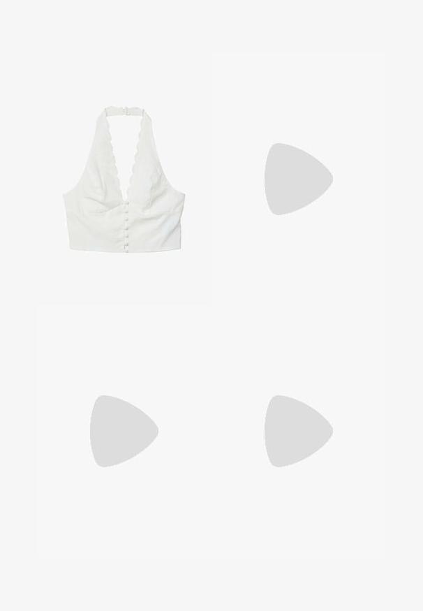 Vitt hållbart halterneck-top med scallopkanter, texturerad tyg och djup V-ringning. Har en knappslå framtill.; Beige lädershorts med en slät yta, med en anpassad midja, bältesöglor och diskret framstygn. Enkelt, modernt design.; Fransankelboot i tan mocka med tre lager av fransar. Spetsig tå och en låg blockklack. Slät textur genomgående.; Brun mockaskinns väska med långa fransdetaljer, en böjd form och ett enda axelband. Har en jämn, strukturerad yta.