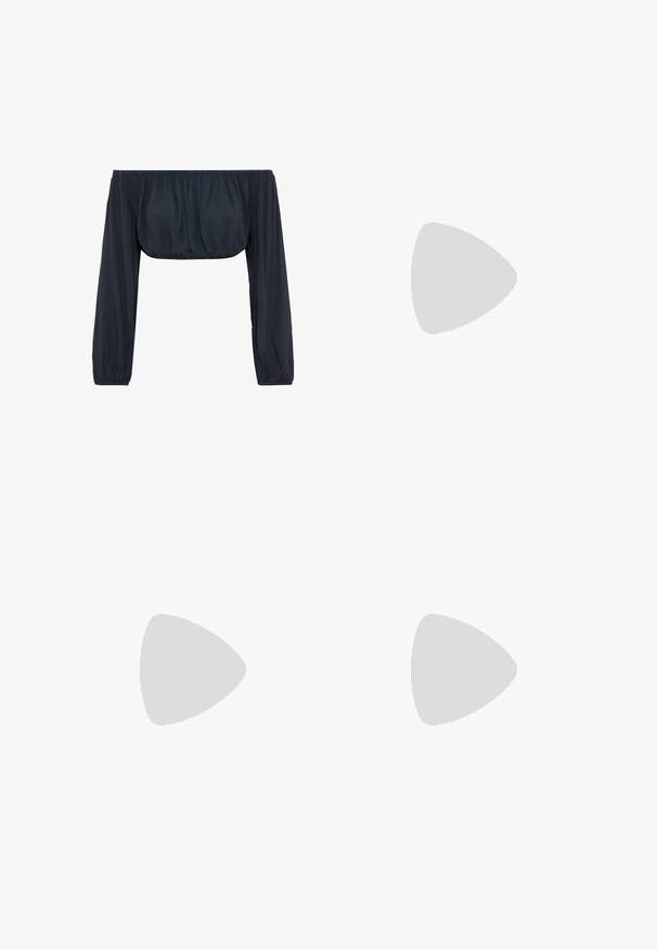 Czarna bluzka na ramiączkach z długimi, marszczonymi rękawami i dopasowanym trupem, wykonana z lekkiego materiału o gładkiej fakturze.; LELA - Spódnica trapezowa; Biała szpilka slingback z ostrym noskiem, gładkim materiałem wierzchnim, niskim obcasem blokowym oraz wycięciami po bokach i regulowanym paskiem z klamrą.; Okrągłe okulary przeciwsłoneczne z ciemnymi soczewkami i złotymi ramkami. Modelka nosi jasnoniebieski kardigan w prążki z guzikami i białymi rękawami w kontrastowym kolorze.; Portfel na nadgarstek marki Michael Kors w beżowej, pokrytej płótnem, z powtarzającym się wzorem logo MK, złotym okuciem i odpinanym łańcuszkowym paskiem.