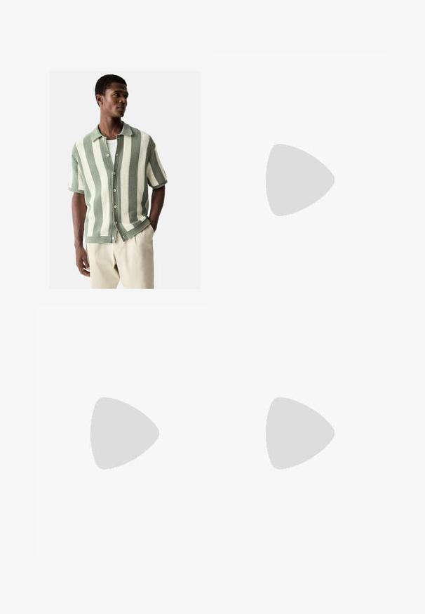 Next REGULAR FIT - SHORT SLEEVE STRIPE  - Skjorta - white sage green; Vit bomullströja med korta ärmar, rundad halsringning och en avslappnad passform. Slät textur utan synliga mönster eller detaljer.; Vita linnebyxor med elastisk midja och dragsko, bred bendesign och rena sömmar. Slät textur med avslappnad passform.; Vit sneaker med perforerad tre-randig design, texturerade detaljer, gummisula och "CAMPUS"-logotyp i guld på sidan.; Metallinramade solglasögon med ovala gröna linser. Tunn silvermetallram och svarta öronpluggar. Minimalistisk design, inga synliga logotyper.
