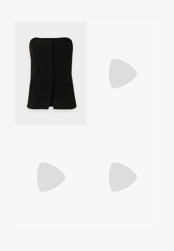 Valkoinen lyhythihainen toppi, jossa on pitsi-yoke ja pörröiset hihat, kaarrellut kaula-aukko sekä pyöreät silmukkakuviot hihoissa.; Musta, hihaton toppi suoran pääntien, etupaneelin ja kahden piilotetun sivutaskun kanssa. Sileä kangas ja muotonsa mukainen malli.; Korkeavyötäröiset mustat leveälahkeiset farkut, jotka on valmistettu denimistä. Farkuissa on nappikiinnitys, sivutaskut ja sileä pinta.; Musta nahkainen nilkkabotti, jossa on terävä kärki, sileä pinta ja keskikokoinen tukijalka. Minimalistinen muotoilu, vetoketjusuljin takana.