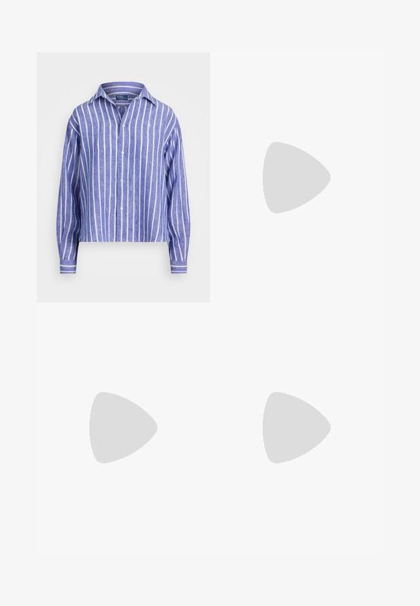 Camisa de lino azul a rayas con mangas largas, cuello con botones y rayas verticales blancas. Presenta un pequeño logo en el pecho.; Pantalones cortos plisados en color navy con una cinturilla, que cuentan con un botón en la parte delantera y un diseño ajustado. Fabricados con una tela suave, adecuados para un uso casual.; Zapatillas de suela gruesa en beige y marrón oscuro con acentos de ante, cordones blancos y un pequeño charm dorado de MK en el costado.; Bolso de mano de cuero marrón con un acabado texturizado y herrajes plateados, sostenido con una mano al lado de una falda de cuero marrón y un suéter con estampados.