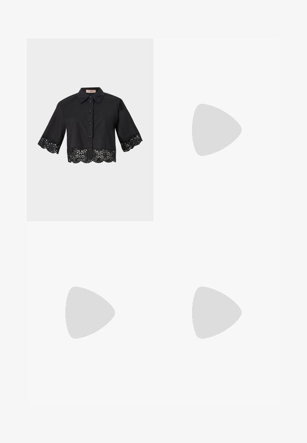 Chemise en coton noir à manches courtes, avec un devant à boutons et des détails en dentelle sur l'ourlet. Présente des bords festonnés et de délicats motifs dans la dentelle.; Jeans en denim bleu clair à jambe large, taille haute avec une fermeture à boutons, présentant une finition soignée et un ourlet évasé avec des fentes sur les côtés.; Chaussure plate en cuir noir avec un dessus élastiqué et un détail de sangle dorée à la cheville. La pointe arrondie et la semelle plate améliorent le confort.; Sac à main en cuir blanc avec une forme courbée, arborant un logo "CK" embossé à l'avant et une seule bandoulière. Fermeture à glissière en haut.
