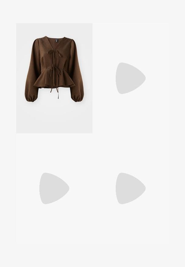 Hnedá, rypsová blúzka s dlhými, pufovanými rukávmi, výstrihom do V a páskom zvýrazňujúcim peplum tvar. Ľahký textilný materiál.; Tartanová sukňa s modro-zeleno-žltým károm, s plisovanou šedou časťou, upevnená dvoma čiernymi pásikmi so striebornými prackami.; Čierne kožené baleríny s okrúhlou špičkou, hladkým povrchom, minimálnym prešívaním a flexibilným dizajnom podrážky.; Hodvábny štvorec šatka s červeným okrajom. V strede sa nachádza abstraktný škvrnitý vzor v čiernej, hnedej a oranžovej farbe na svetlom pozadí.; Hnedá kožená kabelka s dvoma pevným uchami, obdĺžnikovým tvarom, hladkým povrchom a zipsovým uzáverom. Minimalistický dizajn bez viditeľných vzorov.