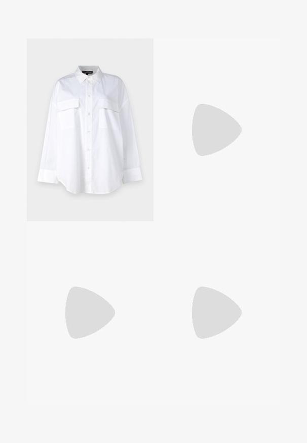 Camicia bianca in cotone, con colletto classico, due tasche sul petto e maniche lunghe con polsini. Tessuto liscio.; WEEKEND MaxMara GHIOTTO - Gonna lunga - beige; Sandalo con tacco color cammello e punta quadrata, due cinturini marrone scuro e una fibbia dorata. Presenta un tacco a blocco impilato e una texture in pelle liscia.; Borsa a tracolla in pelle marrone con texture, dotata di catena dorata e chiusura a pattina. Sul davanti presenta un dettaglio con logo e una tasca sotto la pattina.