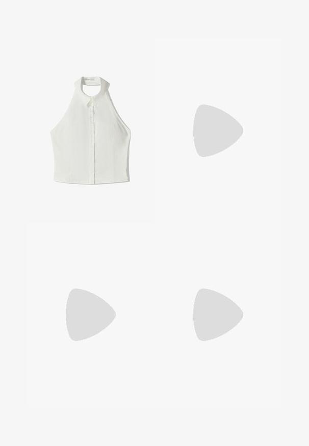Bershka SLEEVELESS - Overhemdblouse - white; Zwarte shorts met witte stippen, voorzien van een aansluitende tailleband en een vlakke voorkant, gemaakt van een zachte stof met een gladde textuur.; Desa Klassieke pumps - black; Zwarte ovale zonnebril met donkere lenzen, glanzend kunststof frame, brede zijkanten en een kleine gouden accent aan de zijkant.