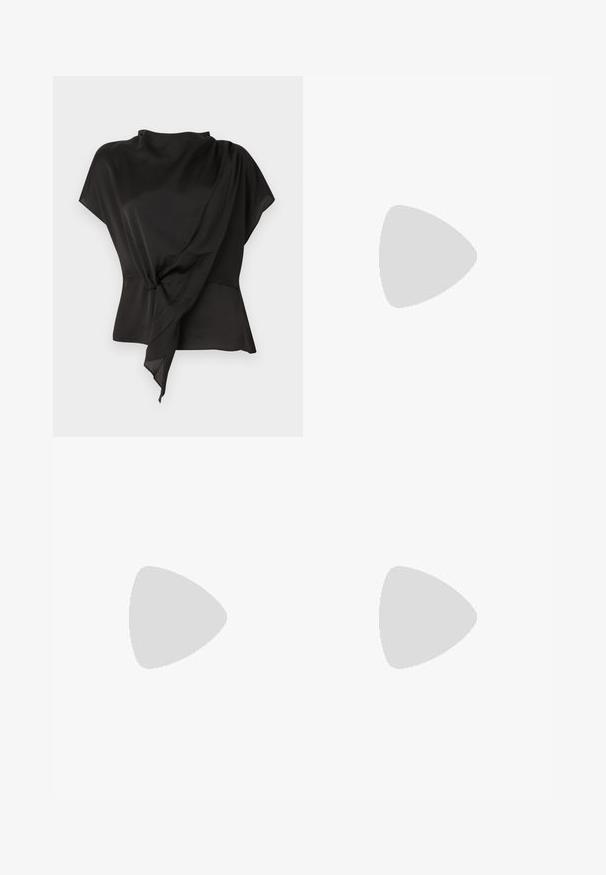 Blouse noire en tissu lisse, présentant un design drapé avec un détail noué à la taille et des manches courtes.; Pantalons larges beige en tissu texturé. Avec des plis sur le devant et une taille plate. Pas de fermetures ni de poches visibles.; Escarpin noir à talon haut en cuir lisse, avec un bout pointu, un talon aiguille fin et un subtil accent doré près du talon.; Mini sac à main en sequins noirs avec une bandoulière texturée nouée et une chaîne argentée. Forme arrondie avec un haut froncé et des détails réfléchissants.