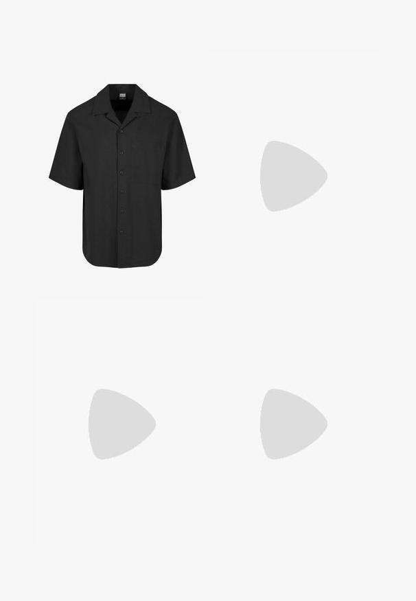 Svart linne i ribbat material med slim fit. Har en rund halsringning och platta sömmar för en smidig finish.; Svart kortärmad skjorta med ett texturerat mönster, spetsig krage och bröstficka. Knäppning framtill.; Svarta vida byxor i texturerat tyg, med elastisk midja och sidofickor. Enkel, minimalistisk design utan utsmyckningar.; Svarta sportskor med texturerade sulor, en slank siluett och grå accentdesign; har ett säkert fäste med rem och snörning.; Svarta plastsolglasögon med mörkgröna linser. Fyrkantig ramdesign med silverdetaljer och en präglad logotyp på skalmen.; Svart läderaxelväska med mjuk textur, avslappnad design, bred öppning och justerbar rem med en metallspsärr som accent.; Söljermetal klocka med fyrkantig klockkapsel, vit urtavla, romerska siffror och armband i silverlänkar. Har en vattentålig design.