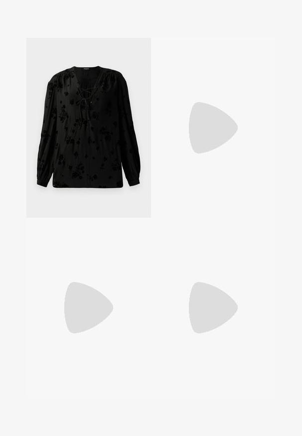 Sort bluse lavet af blødt stof, med snøre ved halsen og blomstermønster. Lange, puffede ærmer og en afslappet pasform fuldender designet.; Sorte læder bredbenede bukser med høj talje, der har subtile sømme og en glat tekstur. Forkortet længde til midt på læggen.; Sorte læderpumps med spids tå, lav udskæring og dekorativ guldaccent. Har en stiletthæl og glat tekstur.; Brun krokodilleder taske med cylindrisk form, hardware i guld-tone, og en aftagelig rem med nitter.