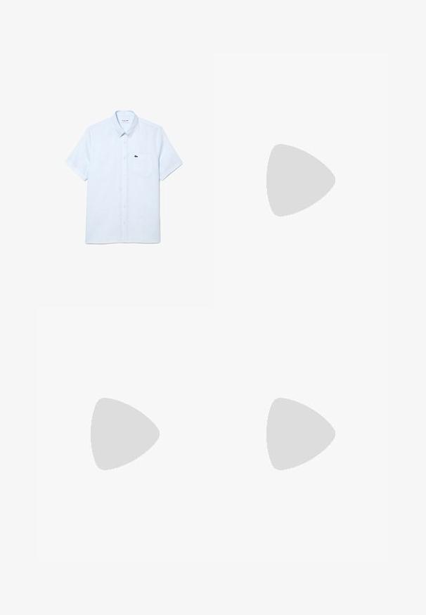 Chemise à manches courtes bleu clair en coton, avec un col boutonné, une poche poitrine et un logo vert sur le côté gauche.; Pantalons larges en denim foncé avec taille ceinturée, dotés de poches avant et de coutures contrastantes. Texture lisse avec un design épuré.; Chaussure de sport noire avec une tige en daim et en mesh, semelle extérieure en caoutchouc gris, bout rond, design à lacets et détails de coutures contrastées.; Gants en tricot de couleur marine avec ouverture pour cinq doigts, poignets côtelés arborant une bande blanche et un petit logo de crocodile vert sur le poignet.