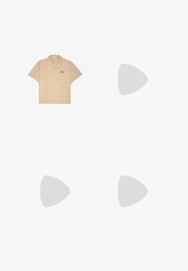 Korte mouwen overhemd met knoopsluiting in beige met oranje verticale strepen. Heeft een gekartelde kraag en een geborduurd logo op de linkerkant van de borst.; Donkerblauwe denim jeans met een rechte snit, voorzien van oranje stiksels, vijf zakken en een voorste knoopsluiting. Gladde textuur.; Beige leren sneaker met groene accenten, voorzien van een ronde neus, platte zool en suède details op de neus en hiel.; CHIMI CHIMI 02 - Zonnebril - pale yellow