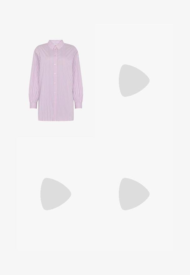 Moves NELLA - Blúzka so zapínaním na gombíky - mauve mist; Džínsy s širokými nohavicami v tmavomodrom denime so žltým prešívaním, piatimi vreckami a gombíkovým zapínaním. HladkáTextúra, ležérny dizajn.; Loaferi s leopardím vzorom vyrobené z nubuku, s okrúhlou špičkou, šnurovaním a plochými, flexibilnými podrážkami, skombinované s modrými džínami.; Námorná plátenná taška na rameno s mäkkým, štruktúrovaným tvarom, vybavená čiernym popruhom, prešívaním a malou značkovou visačkou.
