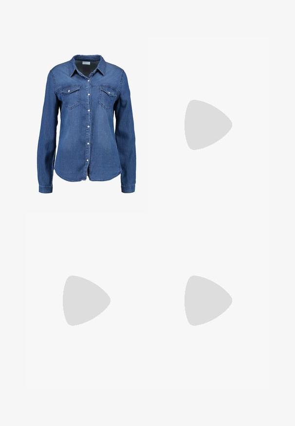 Denim košulja u srednje plavoj boji s dugim rukavima, dugmadi sprijeda, oštrom kragnom i dva džepa na prsima. Mekana tekstura s standardnim krojem.; Crne traperice širokog kroja s metalik točkicastim uzorkom, dizajnom s pet džepova i zatvaranjem na dugme s vidljivim detaljima šavova.; Crne gležnjače od glatke kože, s šiljastim prstom, blok petom i izraženim uvećanim šavom na gornjem rubu.; Crna kožna torba s pravokutnim oblikom, zlatnim hardverom, prednjim poklopcem i okruglim logotipom. Ima jedan podesivi remen.; Narukvica od metalnog materijala u zlatnoj boji, glatke površine, zaobljenih rubova, minimalističkog dizajna, otvorenih krajeva, s poliranom završnom obradom.