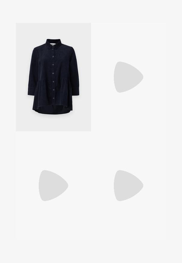 Marineblå cord buzz med knappelukking, krage og trekvart ermer. Har en peplum-stil med innsamlet hem og myk tekstur.; Bredde ben jeans med en lyseblå til mørkeblå gradient, høyt liv, beltehemper og et matchende belte i samme stoff. Teksturert denimoverflate.; Svarte lærplattformsko med kraftig blokkhell, rund tå og tradisjonell snøring. Har en jevn tekstur og minimal detaljering.; Svart lærveske med en buet form, avtagbar stropp og gullbeslag. Vesken har et klaff med spenne-detall.