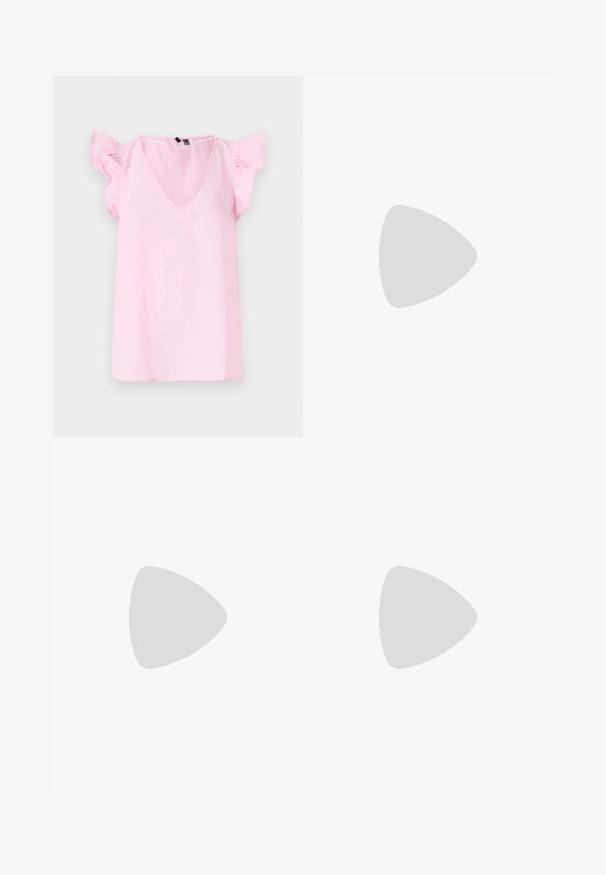 Roosa linaülikond V-kujulise lõikega, lühikeste volangkäistega ja lõdva istuvusega. Kanga tekstuur tundub kerge ja kergelt kortsunud.; Valged, mugavad spordipüksid, mis on valmistatud pehmest kangast, elastse talje ja nööridega, sirgete jalgadega disainiga.; Valged platvormi tõusukingad, millel on siledast nahast meenutav pealis, ümar kuju, pehmendatud kaelus ja tekstureeritud kummitald koos selgete hüdrofoobsete mustritega.; Valge sünteetilisest materjalist kott kolmnurkse kujuga, lame esiklapiga ja kaaredetailiga, reguleeritava rihmaga, sileda tekstuuriga ja minimalistliku disainiga.