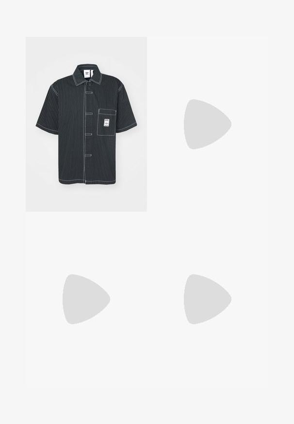 adidas Originals Košeľa - black; adidas Originals TEE - Základné tričko - black; adidas Originals ADILENIUM SEASONAL 3 OVERSIZED SUPERSTAR TRACK - Tepláky - black; adidas Originals SAMBA OG UNISEX - Tenisky - footwear white/core black/granit