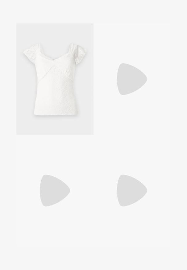 Haut en dentelle blanche avec de courtes manches en capes, arborant un décolleté en V et un motif floral texturé sur l'ensemble. Tissu lisse avec des bords festonnés.; Shorts beige plissés au design ajusté, avec une taille haute et une texture lisse. Quatre plis à l'avant créent du volume. Pas de poches.; Chaussure plate blanche avec un design en maille, un bout pointu et une semelle basse et plate. Tige texturée avec une doublure lisse et une bordure de contraste subtile.; Sac en cuir marron de style hobo avec une forme arrondie, mettant en avant un accent en métal doré et des coutures contrastantes. Assorti à une chemise en denim et un jean.