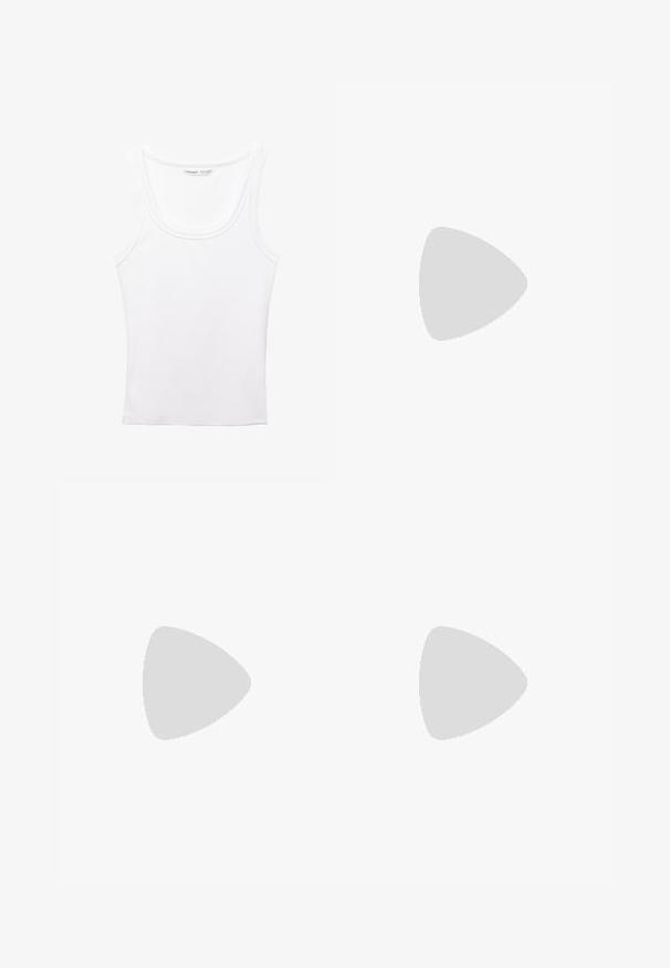 PULL&BEAR Top - white; Džínsy krémovej farby s textúrovaným povrchom, so malou prednou vreckom a kontrastnými stehmi. Ideálne na neformálne nosenie.; Mauve sandále so vzorom leopardiej kože a nízkym čiernym stiletto podpätkom. Mäkký textilný zvršok s detailom uzla vpredu a hladkou, plochou podrážkou.; Tkaná taška v tmavočervenej farbe s dvoma pevným uchami, zdobená vzorom rybej kosti a otvoreným dizajnom. Vyrobená z prírodných materiálov.; Strieborné náušnice v dizajne skrúteného krúžku, s textúrovaným povrchom a drážkovanými detailmi, zabezpečené pomocou klipsne.