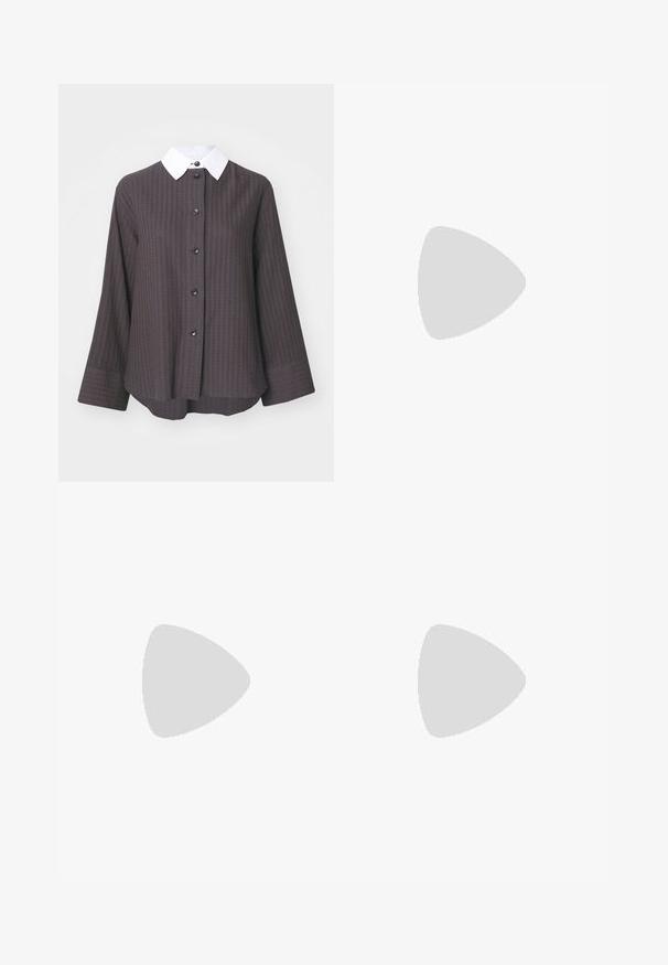 Camicia marrone a trama con colletto bianco, caratterizzata da una chiusura con bottoni sul davanti e maniche lunghe. Include sei bottoni neri e una vestibilità comoda.; T-shirt bianca in cotone con maniche corte, scollatura rotonda e vestibilità rilassata. Struttura liscia, senza motivi né accenti, design minimalista.; Pantaloni beige con vestibilità dritta, caratterizzati da un doppio risvolto all'orlo e un design frontale piatto. Realizzati in tessuto liscio e resistente.; Stivale in pelle nera al ginocchio con punta arrotondata, texture liscia, design minimalista e suola piatta. Dettagli di cucitura semplici sulla gamba.