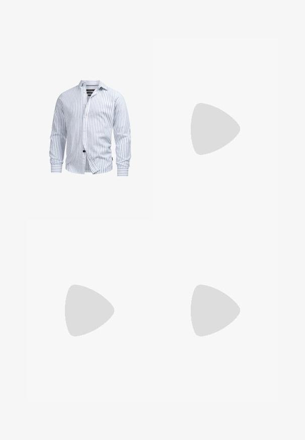 Camisa blanca de manga larga con rayas verticales azul claro, con botones en el frente y textura suave. Cuenta con un cuello entallado y mangas con puños.; Jeans ajustados en denim gris desgastado, con detalles desgastados en las rodillas, combinados con zapatillas blancas. Textura suave, diseño de corte slim.; Zapatillas de cuero blanco con perforaciones, punta redonda, suela plana y cordones gruesos, con un logo de swoosh visible y "AIR" en el talón.; Reloj de pulsera de acero inoxidable plateado con una esfera azul marina, marcadores horarios metálicos y una ventana de fecha a las 3 en punto. Resistente al agua hasta 50 metros.