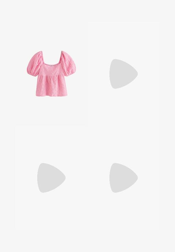 Blouse à manches bouffantes rose clair avec un tissu texturé, décolleté carré et coupe ample. Présente une taille froncée pour plus de volume.; Pantalons de sport marron avec une taille élastique, deux poches latérales et un petit logo sur le côté gauche, fabriqués à partir d'un tissu doux.; Baskets blanches avec des accents roses, en matériaux de daim et de cuir, à bout rond et semelle en caoutchouc, présentées avec des chaussettes claires sur un fond jaune.; Lunettes de soleil écaille de tortue brunes avec monture carrée et verres sombres. Présente des accents métalliques subtils sur les branches et une finition texturée.; Sac à tote en cuir tressé marron avec deux poignées, une forme structurée et une surface texturée, présentant un motif en losanges sur toute sa surface.