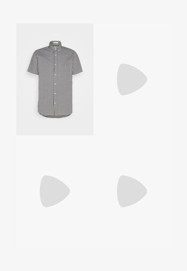 Camisa de manga corta abotonada en patrón de cuadros en blanco y negro, material de algodón, cuello pointed y detalle de bolsillo en el pecho.; Pantalones beige confeccionados en una tela suave, con un diseño de pierna recta, cierre frontal con botón y sutiles pliegues a lo largo del frente.; Mocasines de cuero negro con punta redonda, que cuentan con un diseño cosido, suela de plataforma baja y una suela de goma texturada y con tacos.; Bolsa de deporte negra hecha de material sintético texturizado. Cuenta con dos asas y una correa de hombro ajustable. Diseño sencillo sin patrones visibles.