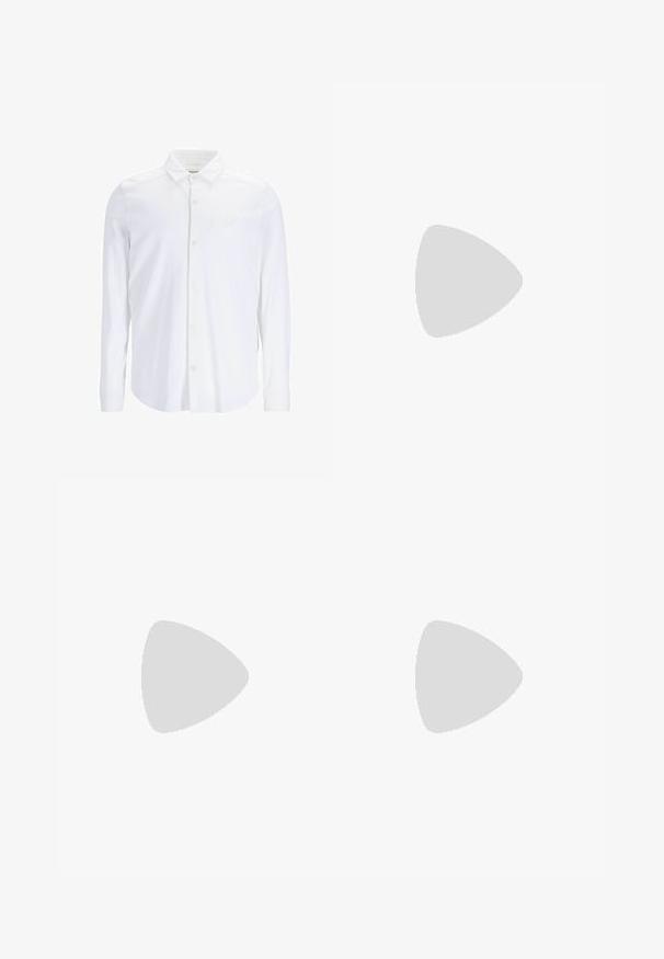 Witte overhemd met lange mouwen van gladde stof, met een klassieke kraag, een voorpand met knopen en een subtiele logo-accent op de borst.; Grijze polo met lange mouwen van zacht materiaal, met een kraag, knoopsluiting en ribgebreide manchetten en zoom.; Wijd-uitlopende broeken van donkergrijze stof. Kenmerken zijn plooien bij de taille, een tailor-made ontwerp en een rechte silhouet.; Zwarte leren oxford schoenen met vetersluiting, ronde neus, platte rubberen zool en subtiele stiksel details langs het bovenwerk.; Zwarte plastic zonnebril met groene lenzen, vierkante montuur, zilveren accent op de wenkbrauw en een gestructureerde tempel. Merken vermeld op de binnenkant van de arm.