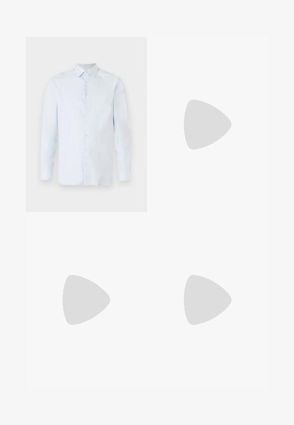 Gaiši zila garām piedurknēm krekls, izgatavots no kokvilnas, ar pogājamu apkakli, priekšējo plāti ar pogām un gludu, teksturētu apdari.; Divas baltas kokvilnas t-kreklus ar īsām piedurknēm un apaļu kakla izgriezumu, ar gludu tekstūru un vienkāršu dizainu, novietoti vertikālā kārtībā.; Gaiši zili taisna piegriezuma džinsi ar poga aizdari, jostas cilpām un priekšējiem un aizmugurējiem kabatām, izlikti uz baltas fona.; Gai beige sporta apavi ar zamšādu un auduma materiāliem, ar trim pelēkām svītrām, teksturētiem akcentiem un brūnu gumijas zoli. Šņores ir baltas.