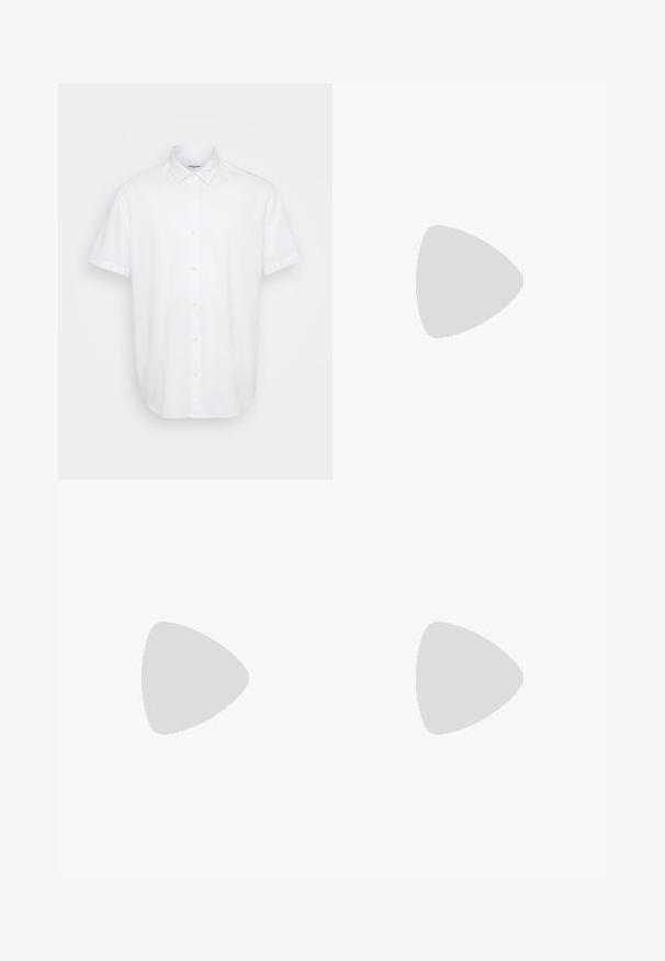 Hvid kortærmet skjorte med knaplukning lavet af letvægtigt stof. Har en klassisk krave, lige kant og en subtil tekstur.; Mørk grå shorts med et fladt frontdesign, to sidelommer og et ternet bælte, der er synligt i toppen. Glat tekstur og skræddersyet pasform.; Gul atletisk sko med sorte accenter, glat lædertekstur, buet design, rund tå, flad hvid sål og fremtrædende branding på siden.; Sorte butterfly-slipset lavet af glat stof, med en slank, forlænget form med en spids ende og uden synlige mønstre eller accenter.