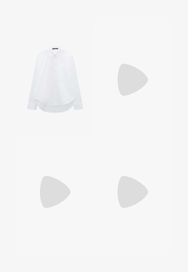 Weißes Hemd mit spitzem Kragen, langen Ärmeln, Knopfleiste vorne, einer einzelnen Brusttasche, abgerundetem Saum, aus glattem Stoff. Dezentes Logo-Detail.; Schwarze weite Hosen mit hoher Taille, Knopfdetails am Bund und vorderen Falten.; Schwarze offene Sandale mit Absatz, gekreuzten Riemen, verstellbarem Knöchelriemen und einem klobigen Absatz, ausgestattet mit einer glatten Ledertextur.; Schwarze Leder-Shopper-Tasche mit zwei langen Griffen, einer glatten Textur und einer strukturierten Form. Verfügt über eine Vordertasche für zusätzlichen Stauraum.