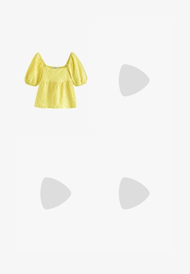 Žlutá texturovaná blůza s čtvercovým výstřihem a nabíranými rukávy, s vrstveným designem a sklady.; WE Fashion Šortky - green; Světle modré semišové tenisky s bílými koženými pruhy, hnědou texturovanou podrážkou a zlatým logem. Nízký design s zaoblenou špičkou.; Dva páry slunečních brýlí: jedny obdélníkové se solidními modrými rámy a tmavými skly; druhé oválné se světlými modrými skly a černým rámem.