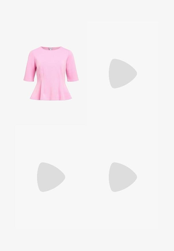 Lyserød peplum top i et blødt materiale med korte ærmer, rund halsudskæring og syet detalje ved taljen. Glat tekstur, afslappet design.; Lyserøde bukser med lige ben-design, lavet af bomuld, med to baglommer og rå kanter for et afslappet look.; Spids tå slingback hæl i et glat, blankt tan materiale. Har et buet udskæring design og en slank stiletto hæl. Sølv spænde detalje.; Beige læder crossover taske med en sløjfe detalje, guldbeslag og en enkelt justerbar skulderrem, båret over en grøn quiltet jakke.