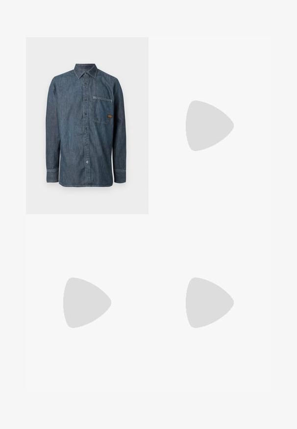 Denim-Hemd mit langen Ärmeln, Knopfleiste und spitzem Kragen sowie einer Brusttasche, die mit einem kleinen braunen Markenetikett versehen ist.; Langärmliges weißes Baumwollhemd mit rundem Ausschnitt, seitlichen Schlitzen am unteren Rand und glatter Textur, von hinten präsentiert.; Helle blaue Jeans im Geradeschnitt-Design, mit fünf Taschen, Knopfverschluss, minimaler Ausbleichung und kontrastierenden Nähdetails.; Weißer Sneaker mit glattem Lederobermaterial und niedrigem Profil. Verfügt über eine runde Zehenpartie, sechs Ösen und eine strukturierte Gummisohle.