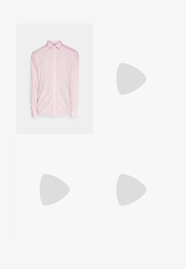 Chemise à manches longues rose pâle avec un col boutonné, des boutons sur le devant et des poignets. Texture de tissu lisse avec un design classique.; Pantalons larges noirs avec un devant plissé, des poches latérales et une texture de tissu lisse. Conçus pour un ajustement décontracté.; Mocassin en cuir bordeaux avec un bout arrondi, des détails cousus et un petit accent décoratif sur le devant. Semelle plate contrastante.; Sac messager en cuir brun avec rabat rabattable, sangle réglable, ferrures en métal et finition lisse. Comprend une fermeture avant avec une boucle.; Montre-bracelet en quartz carrée avec un cadran blanc, des aiguilles bleues, des chiffres romains, un affichage de la date, et un bracelet en cuir noir avec une finition texturée.