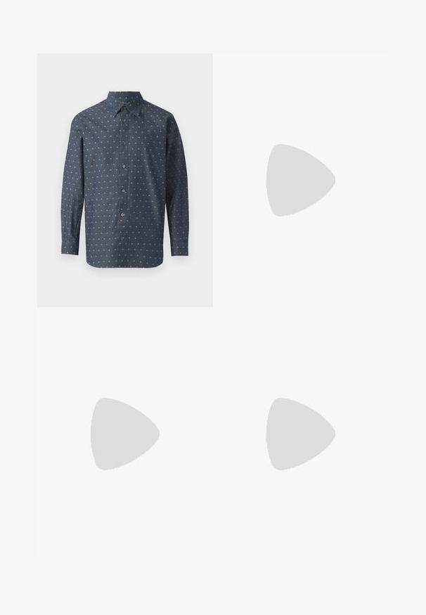 Overhemd met knoopsluiting van donkerblauwe stof met een gestructureerd patroon van kleine witte en lichtblauwe dessins, voorzien van een standaard kraag en lange mouwen.; Filippa K TERRY CROPPED TROUSERS - Broek - sage melange; Witte leren sneaker met een gladde afwerking, ronde neus, platte veters en een gestructureerde zool. Kenmerkt zich door een subtiel logo op de hiel.; Zwarte ronde zonnebril met donkere lenzen en slanke metalen armen. Inclusief heldere tempelpunten en zilveren accenten bij de scharnier. Minimalistisch ontwerp.