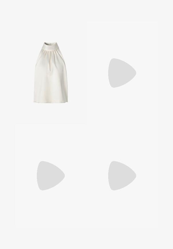 Haalterneck-tyylinen hihaton toppi sileässä kermaisen värisessä kankaassa, jossa on poimutuksia etuosassa, korkea kaulus ja suora helma.; Mustat housut, joissa on suora leikkaus, sileä pinta ja vyötärö, jossa on yksinkertainen nappisulku. Ei näkyviä kuvioita tai koristeita.; Mustat nahkaiset slingback-korkokengät, joissa on terävä kärki, hoikka korko ja koristeellinen solkityyny varpailla. Tasainen pinta ja tyylikäs muotoilu.; Käsveska av beige läder med en strukturerad, triangulär form, utformad med ett handtag av silverkedja och en kursiv logotyp i metall.