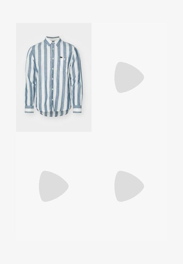 Herren Langarmhemd aus hellblauem und weißen gestreiften Leinen, mit einem Button-Down-Kragen und einer Brusttasche mit einem Logotag.; Next SIGNATURE - REGULAR FIT - Stoffhose - neutral; Beige Canvas-Hochschuh-Sneaker mit rotem Streifen, weißer Gummisohle und Metall-Ösen, mit iconic Stern-Logo an der Seite.; Goldfarbene Metallrahmen-Sonnenbrillen mit dunkelgrünen Gläsern im Pilotenstil, mit schlanken Bügeln und Schildpatt-Akzenten an den Spitzen.