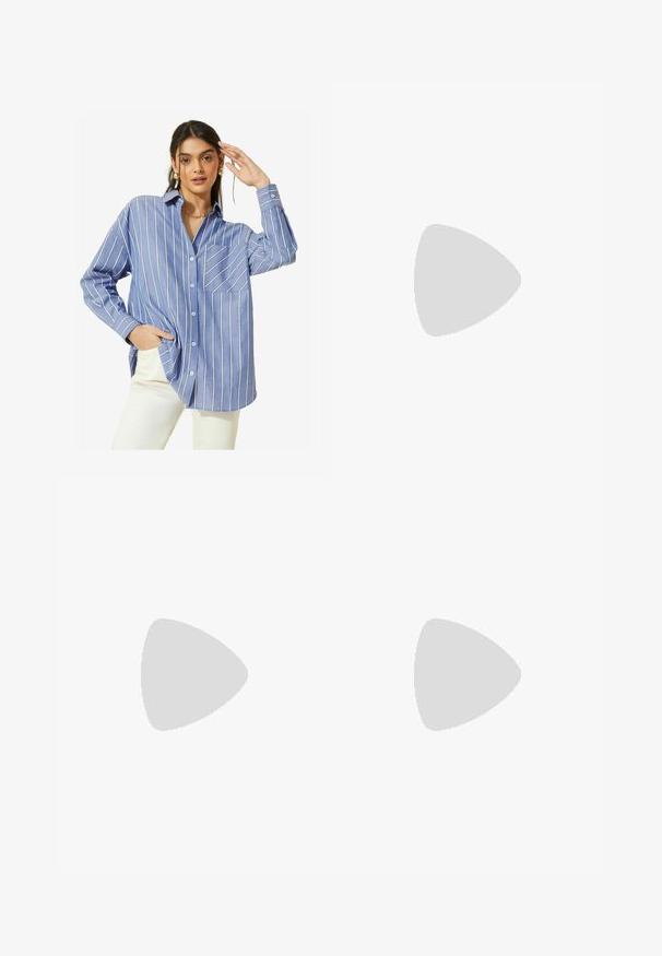 Friends Like These LONG SLEEVE BUTTON THROUGH - Skjortebluser - blue stripe; Brune bredbunde bukser med en glat tekstur, der har høj talje og plisseringer foran. Stoffet er let og falder løst.; Flade sandaler med en lys gummisål, designet med tre overlappende hvide læderremme og en lille sløjfe detalje i midten.; Beige flettede stråtaske med hvid læderkant, dobbelte guldkædehåndtag og rektangulær form. Overfladen har et struktureret mønster.