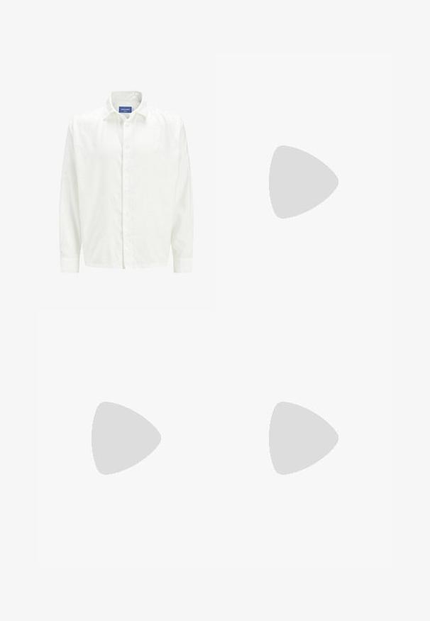 Jack & Jones - Koszula; Czarne bawełniane spodnie o luźnym kroju i lekkiej elastyczności. Posiadają klasyczny pięciokomorowy design oraz subtelną teksturę, noszone z szarymi trampkami.; Czarne skórzane mokasyny z okrągłym nosałem, wsuwanym fasonem i grubą gumową podeszwą z teksturowanym uchwytem. Podwyższona pięta i subtelne detale przeszycia.; Czarne prostokątne okulary przeciwsłoneczne z ciemnymi soczewkami, charakteryzujące się grubą oprawką, subtelnymi akcentami po bokach i brakiem widocznych logo poza nazwą marki.; Srebrny zegarek kwarcowy ze stali nierdzewnej z czarną prostokątną tarczą, wyposażony w analogowe wskazówki, wyświetlacz cyfrowy oraz oznaczenie odporności na wodę.